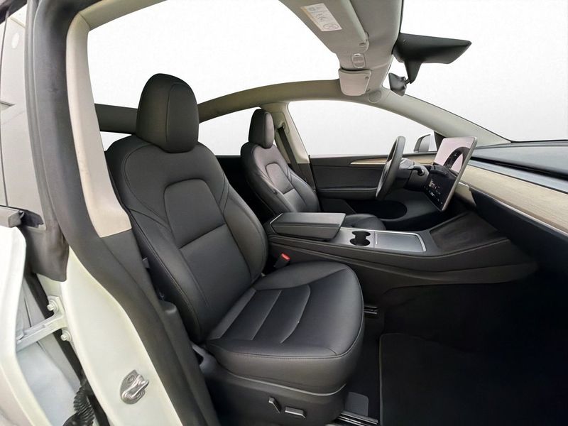 Tesla Model Y bild 23