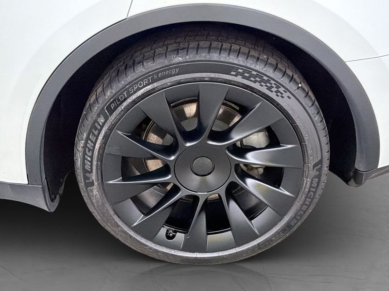 Tesla Model Y bild 31