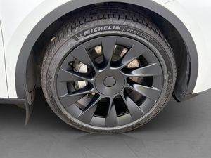 Tesla Model Y bild 30