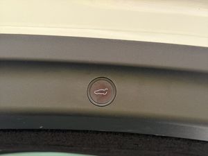 Tesla Model Y bild 26