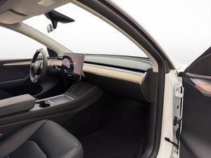 Tesla Model Y bild 24