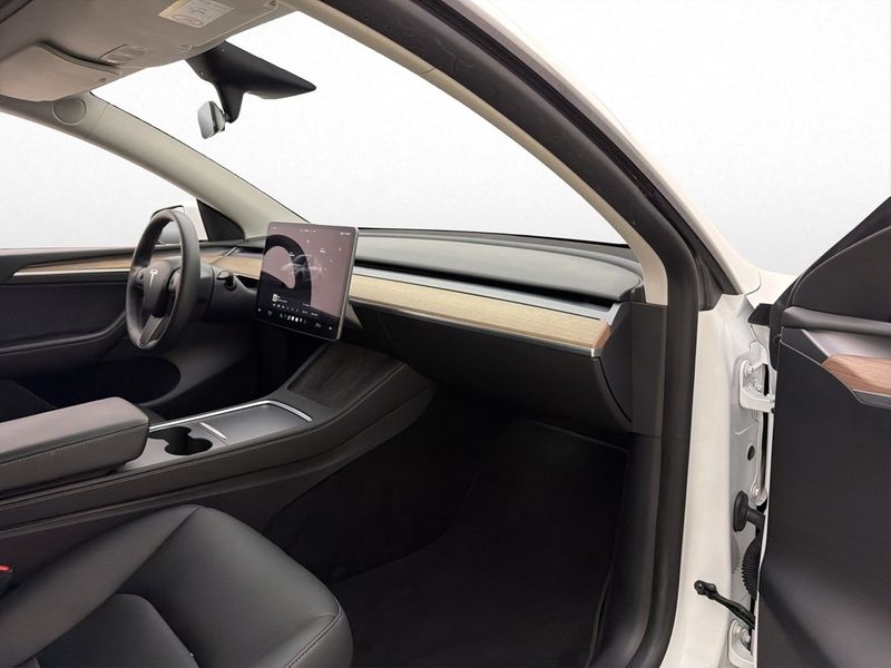 Tesla Model Y bild 24