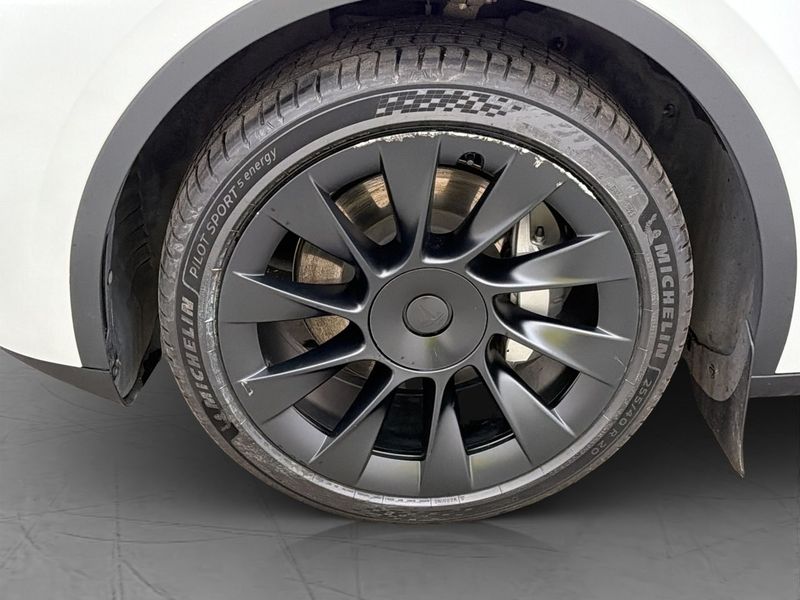 Tesla Model Y bild 32