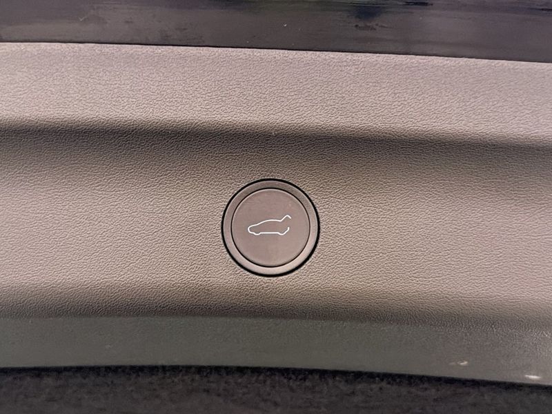 Tesla Model Y bild 26