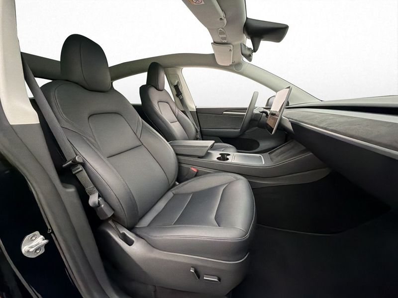 Tesla Model Y bild 23