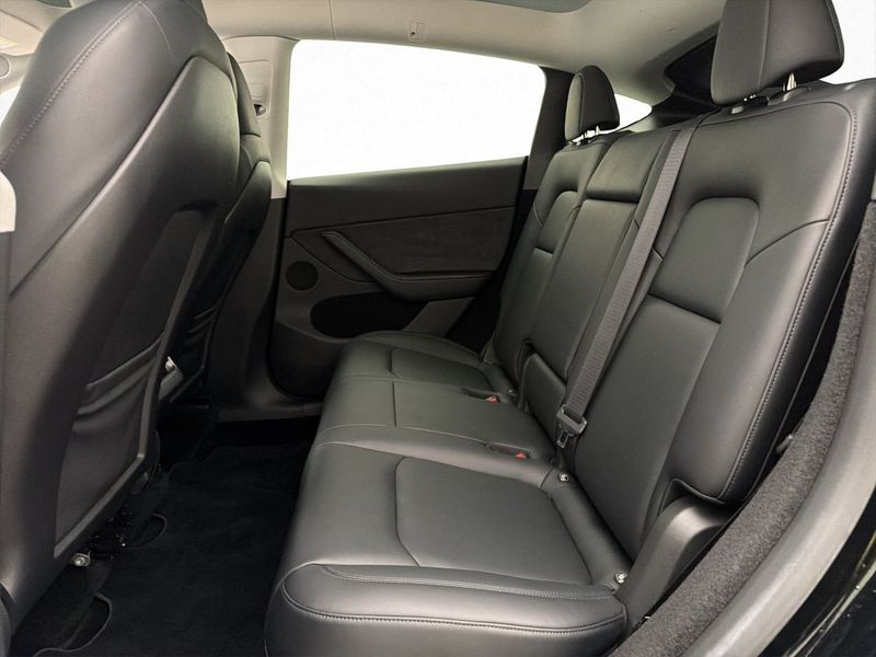 Tesla Model Y bild 25