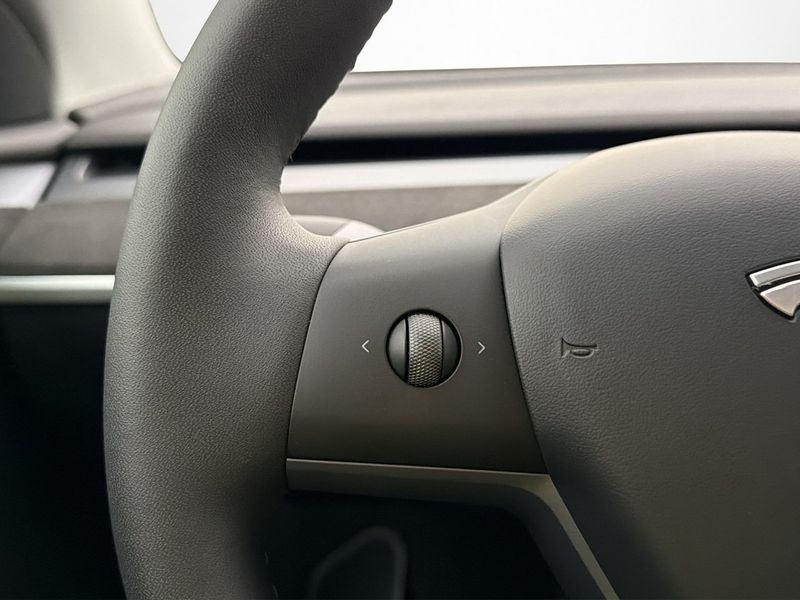 Tesla Model Y bild 34