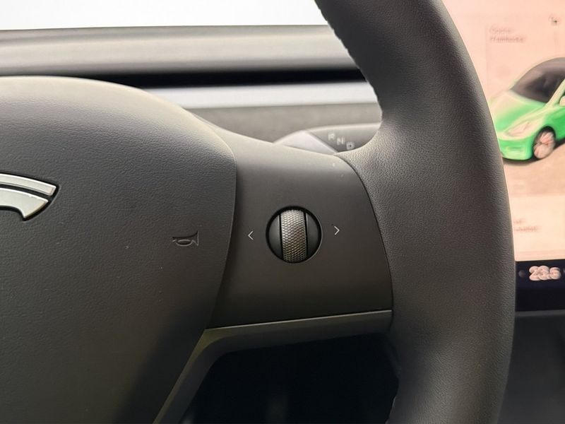 Tesla Model Y bild 33