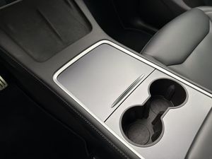 Tesla Model Y bild 21