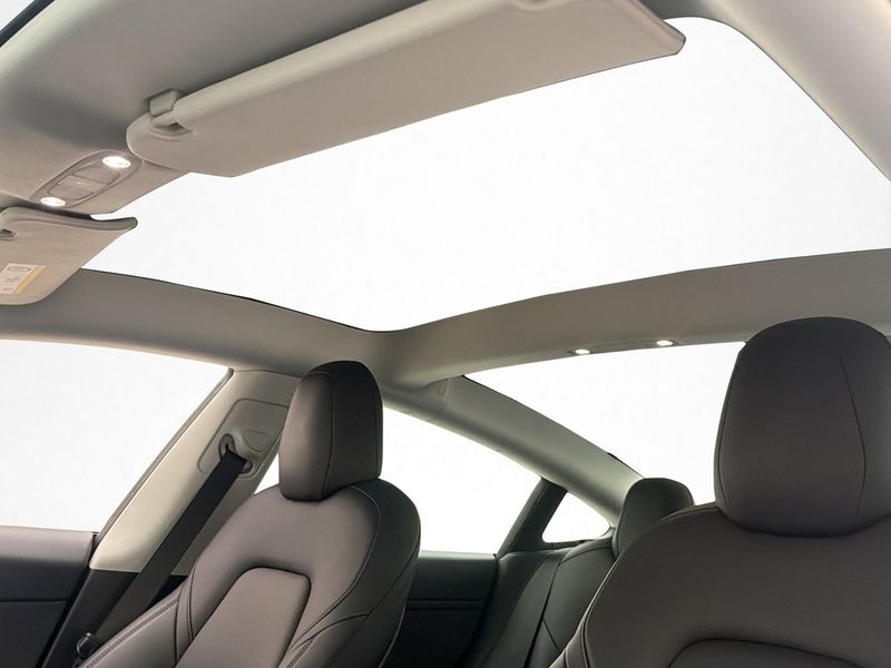 Tesla Model 3 bild 12