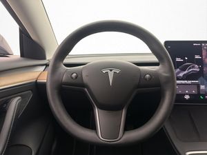 Tesla Model 3 bild 14
