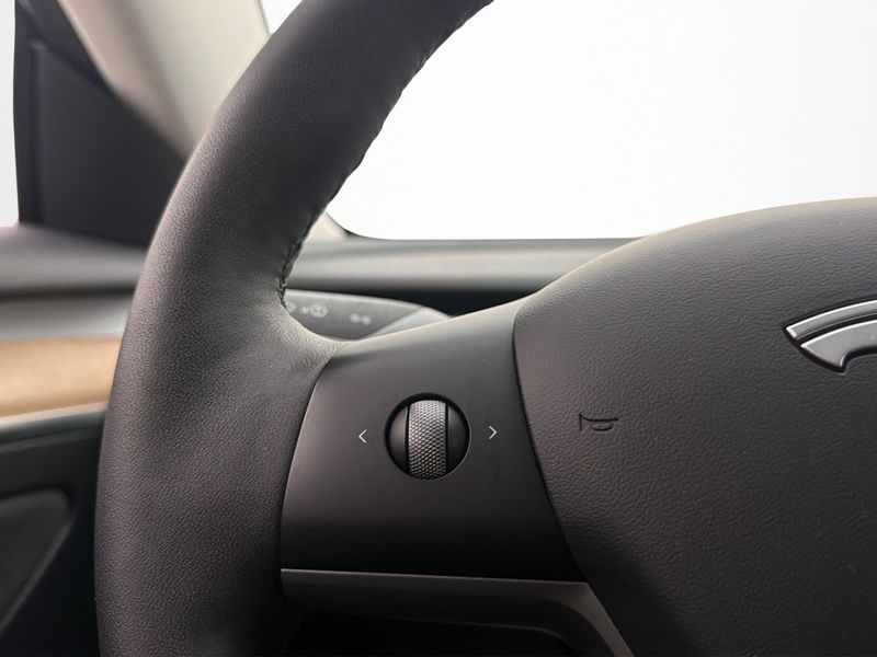 Tesla Model 3 bild 33