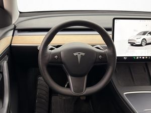 Tesla Model Y bild 13