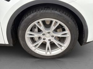 Tesla Model Y bild 33