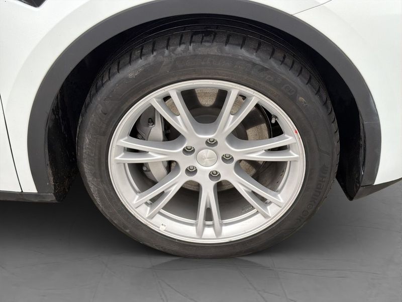 Tesla Model Y bild 33