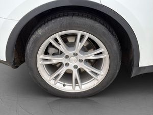 Tesla Model Y bild 32