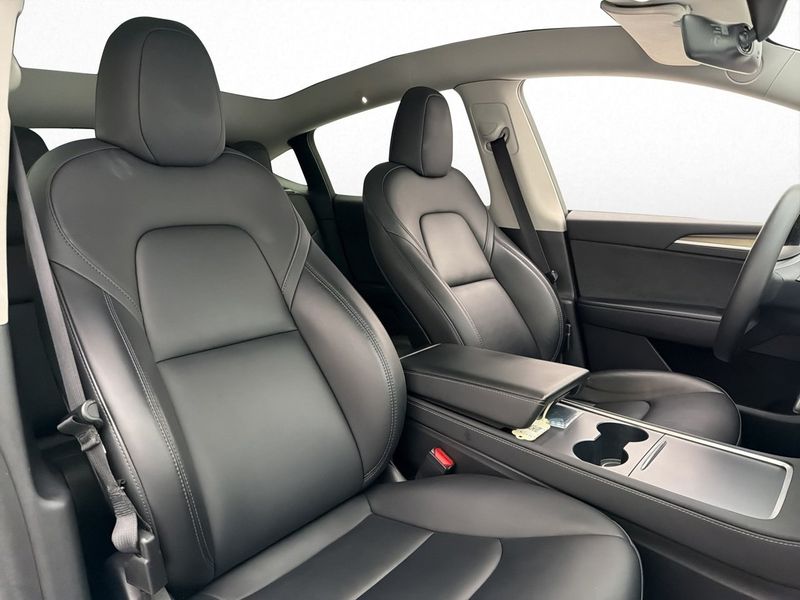 Tesla Model Y bild 24