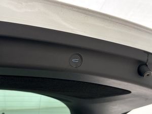 Tesla Model Y bild 27