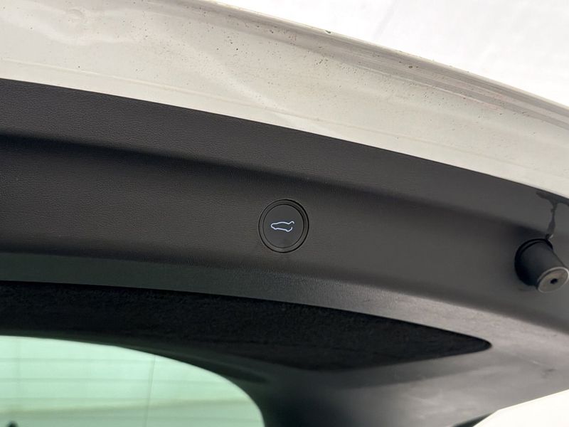 Tesla Model Y bild 27