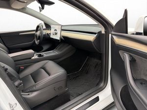 Tesla Model Y bild 25