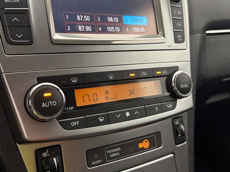 Toyota Avensis bild 24