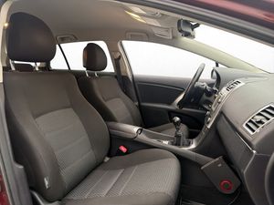 Toyota Avensis bild 25