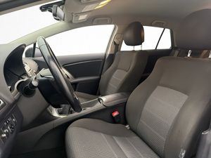 Toyota Avensis bild 12