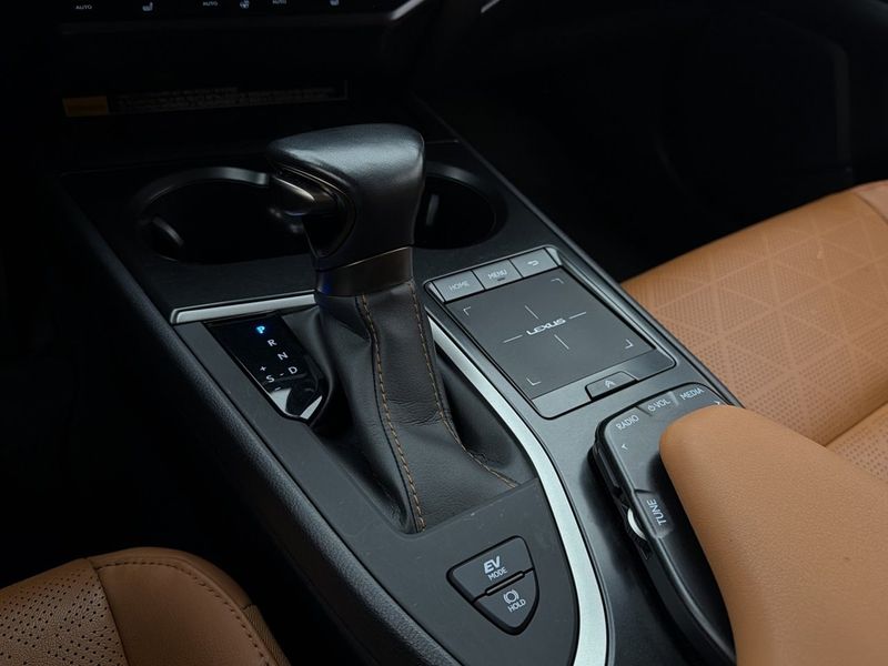 Lexus UX bild 24