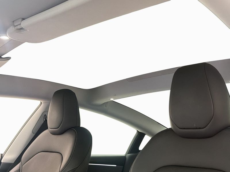 Tesla Model 3 bild 11