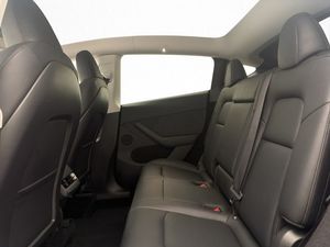 Tesla Model Y bild 15