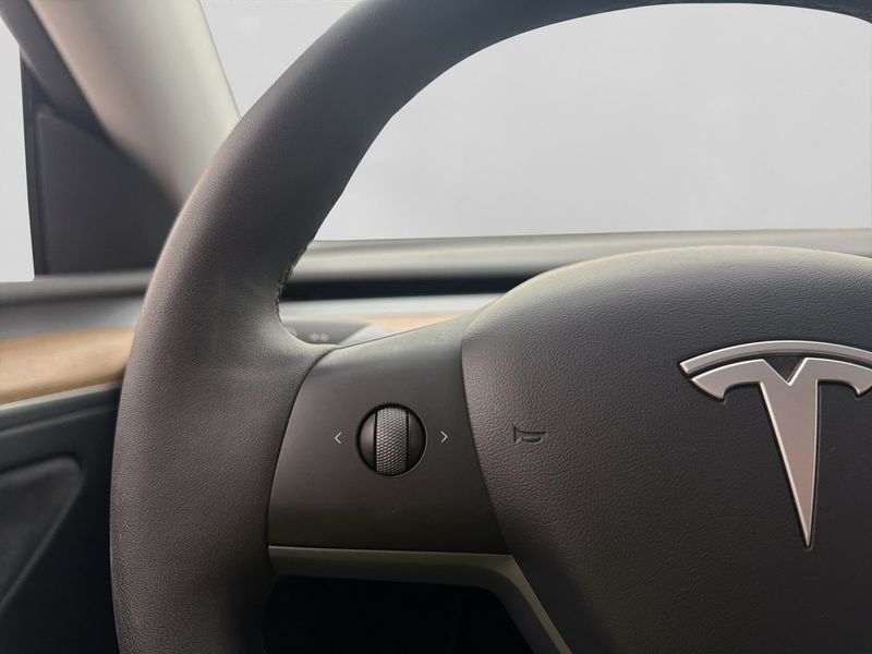 Tesla Model Y bild 18