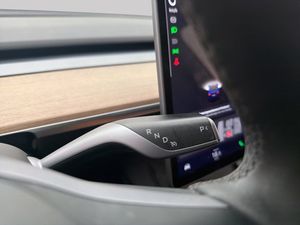 Tesla Model Y bild 32