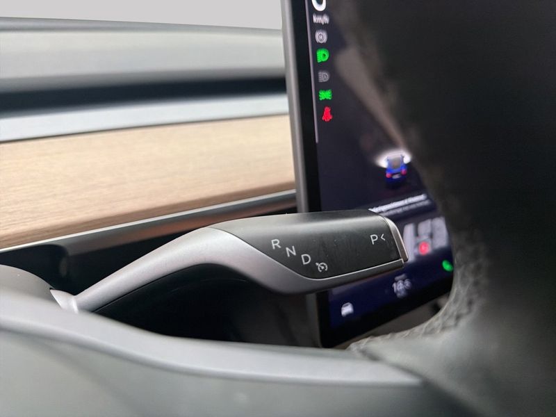 Tesla Model Y bild 32