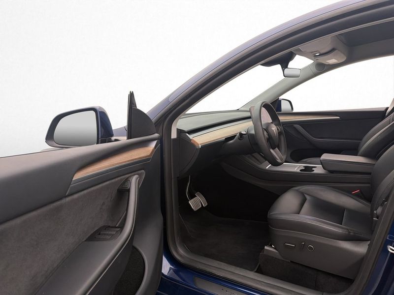 Tesla Model Y bild 9