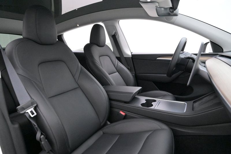 Tesla Model Y bild 11