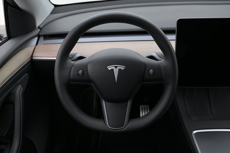 Tesla Model Y bild 7