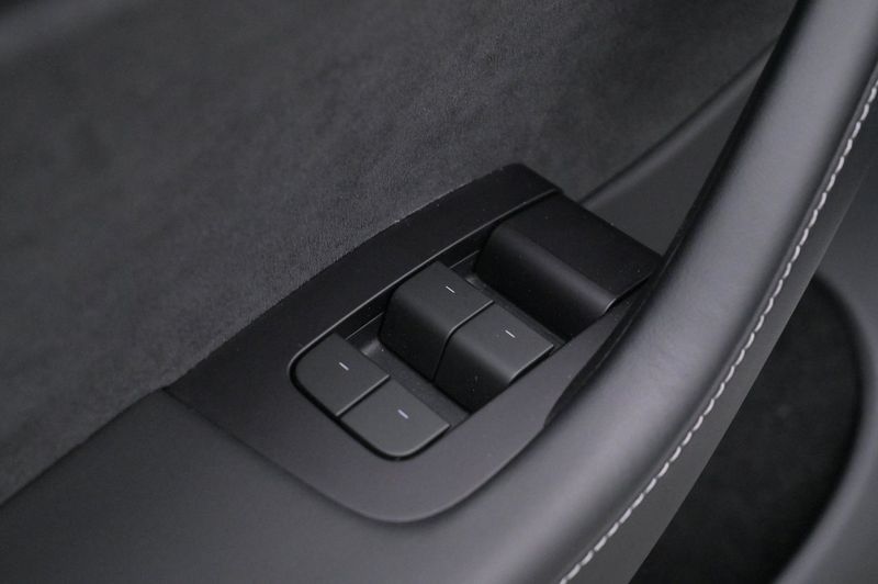 Tesla Model Y bild 10