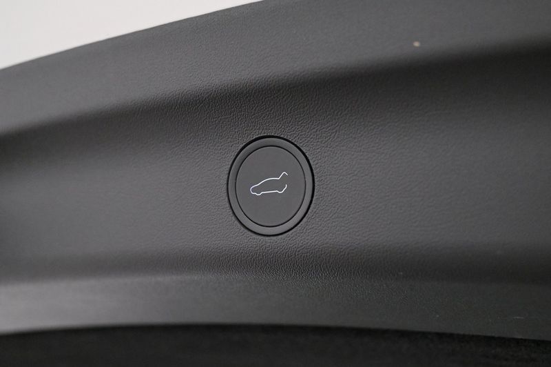 Tesla Model Y bild 23