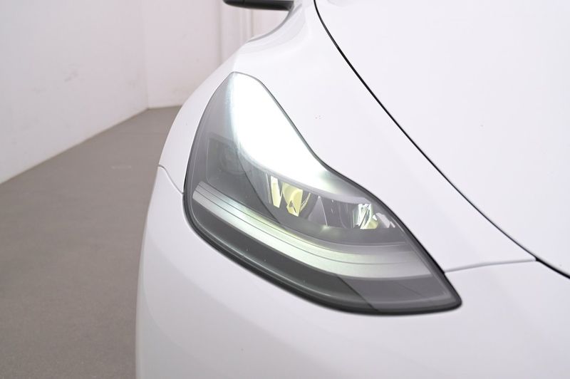 Tesla Model Y bild 26