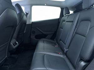 Tesla Model Y bild 17