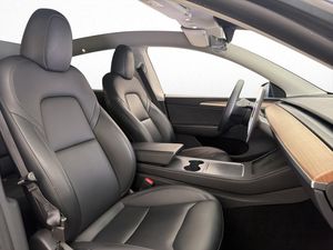 Tesla Model Y bild 16