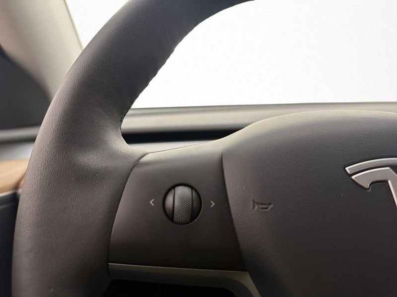 Tesla Model Y bild 20