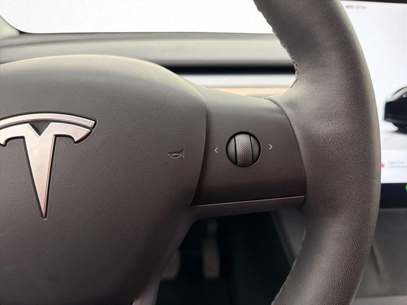 Tesla Model Y bild 32