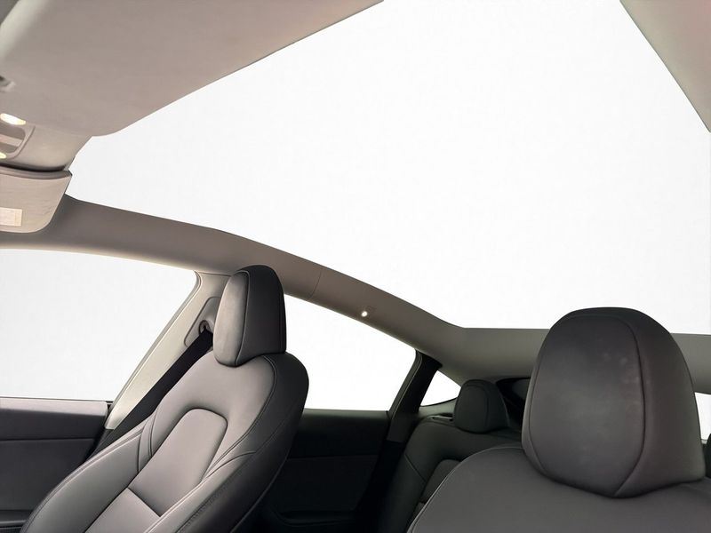 Tesla Model Y bild 18