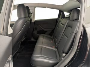 Tesla Model Y bild 21