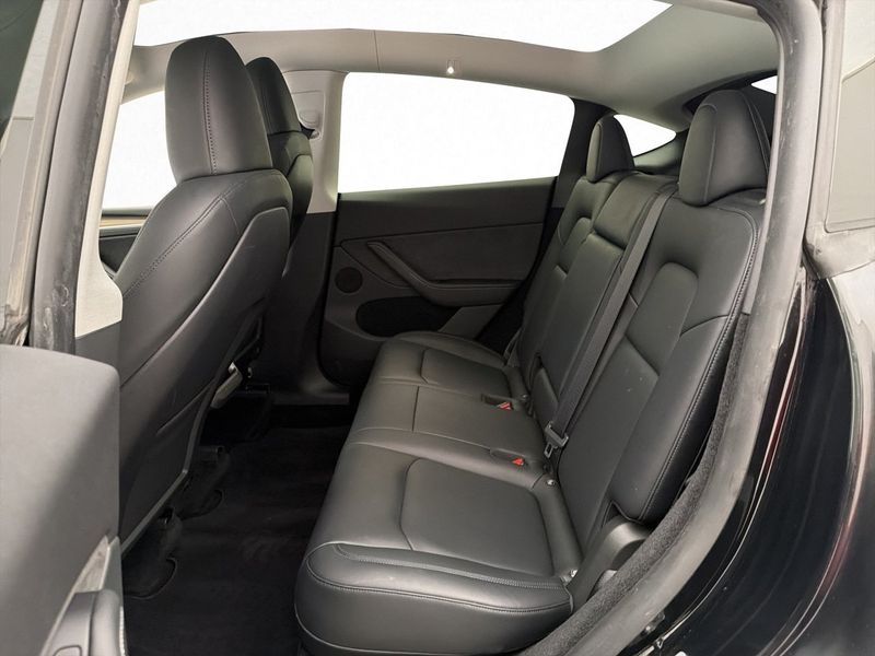 Tesla Model Y bild 21