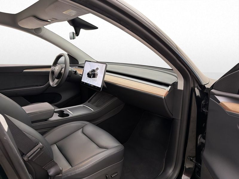 Tesla Model Y bild 16