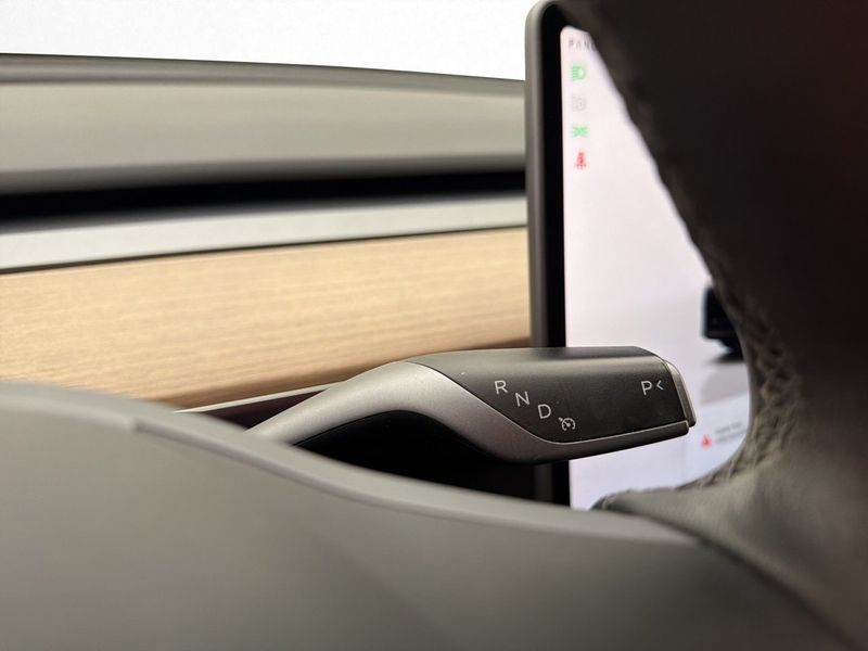 Tesla Model Y bild 33