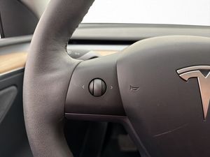 Tesla Model Y bild 31