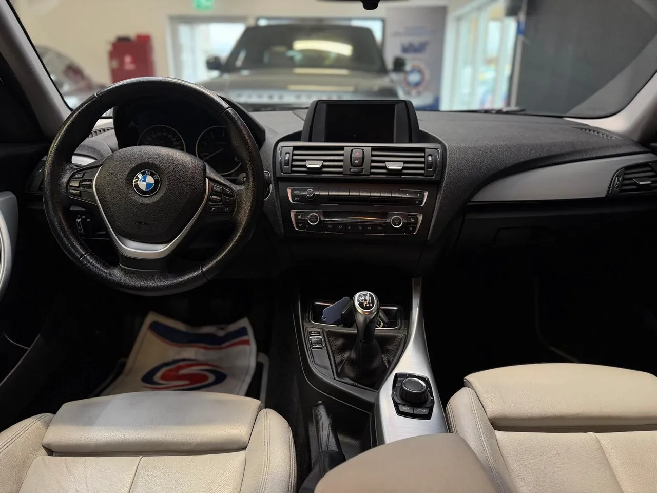 BMW 118 bild 8